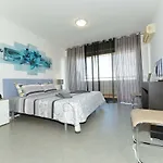 Beautiful Coral And Ocean Blue In Oceano Atlantico 波尔蒂芒