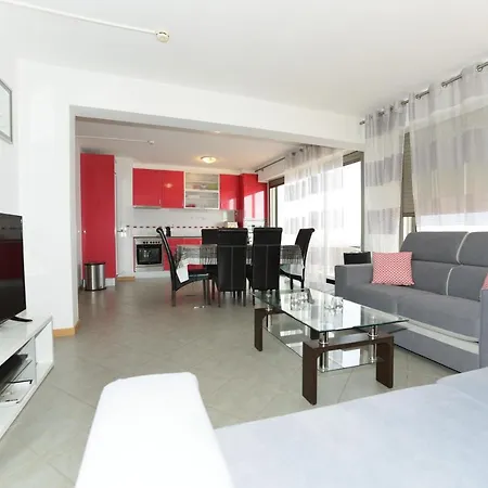 Beautiful Coral And Ocean Blue In Oceano Atlantico Apartment Portimao
