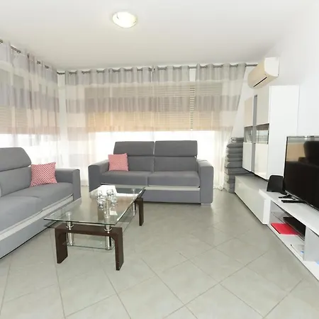 Hotel Beautiful Coral And Ocean Blue In Oceano Atlantico