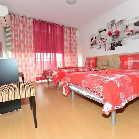 Hotel Beautiful Coral And Ocean Blue In Oceano Atlantico Portimao