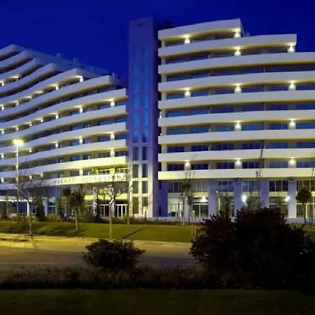 Hotel Beautiful Coral And Ocean Blue In Oceano Atlantico Portimao