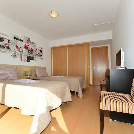 Hotel Beautiful Coral And Ocean Blue In Oceano Atlantico Portimao