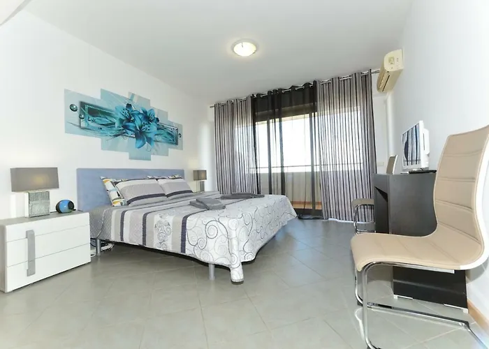 Beautiful Coral And Ocean Blue In Oceano Atlantico بورتيماو