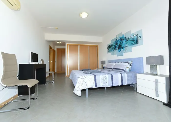 Beautiful Coral And Ocean Blue In Oceano Atlantico فندق